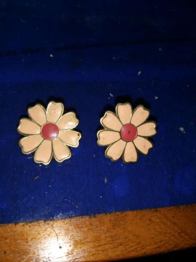 Vintage pair of enameled clip on earrings - Thumbnail 3