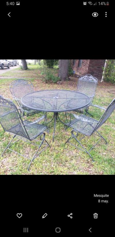 Mesa de patio con sillas Mesedoras  Sale