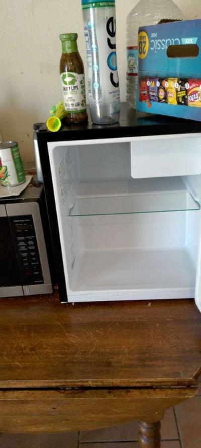 mini refrigerator brand new never used - Thumbnail 2