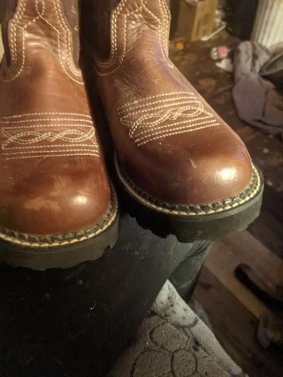 Womans like new Ariat boots - Thumbnail 3