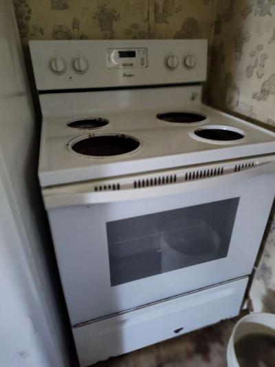 Whirlpool Electric Stove - Thumbnail 3