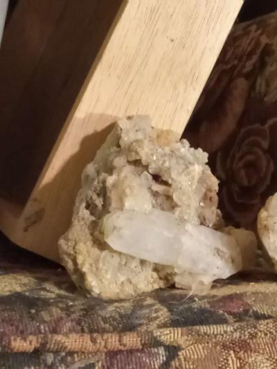 Quartz Mineral rock and crystals - Thumbnail 3