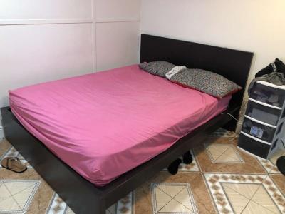 Queen bed - Thumbnail 2