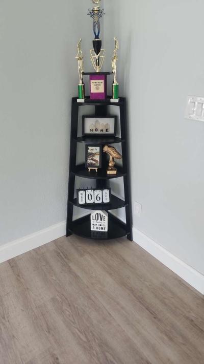 3piece living room  And everything that is in the pictures - Thumbnail 6