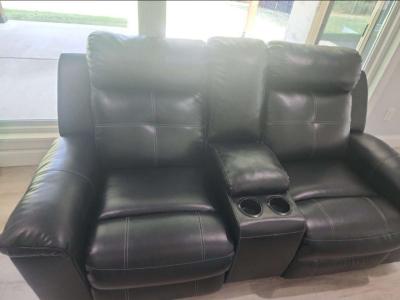 3piece living room  And everything that is in the pictures - Thumbnail 2