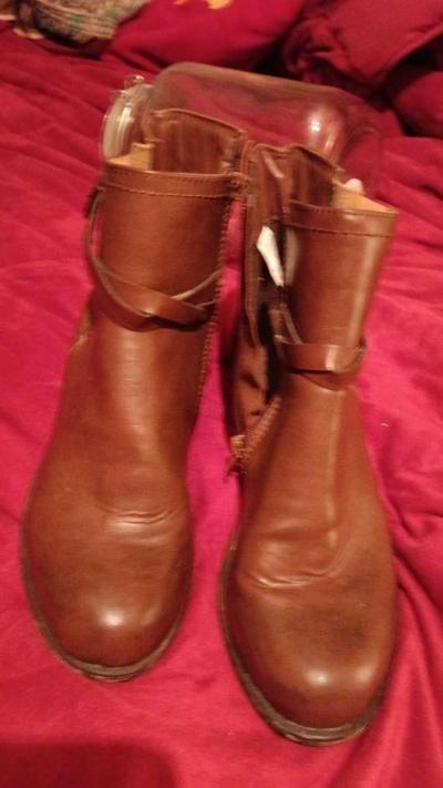 size 9 brown ankle paint boots - Thumbnail 2