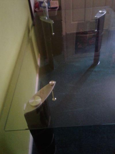 Glass Table - Thumbnail 5