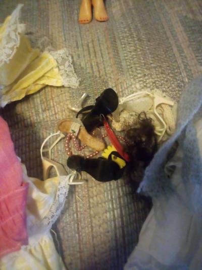baby doll with lots of clothes and shoes - Thumbnail 6