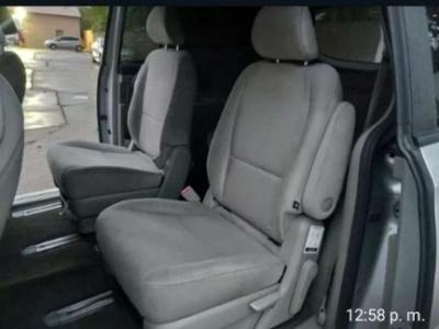 2016 Kia Sedona LX 90 k millas - Thumbnail 3