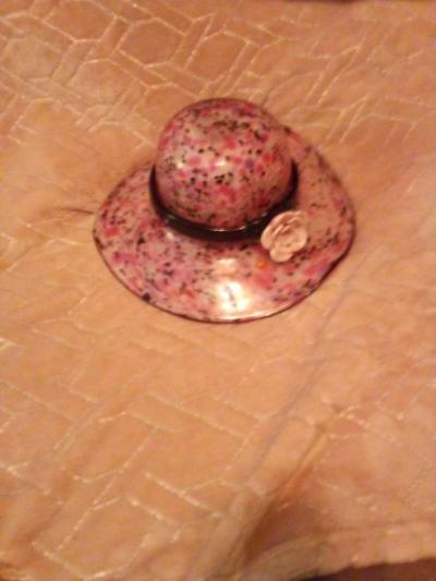 A woman flower pink bowl hat it real nice - Thumbnail 3