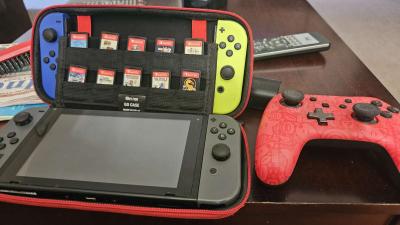 Nintendo Switch 3 controllers and 10 games - Thumbnail 3