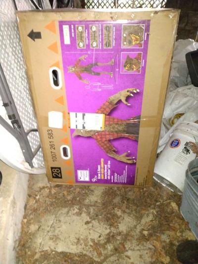 lifesize Halloween werewolf and towering phantom new in box - Thumbnail 6