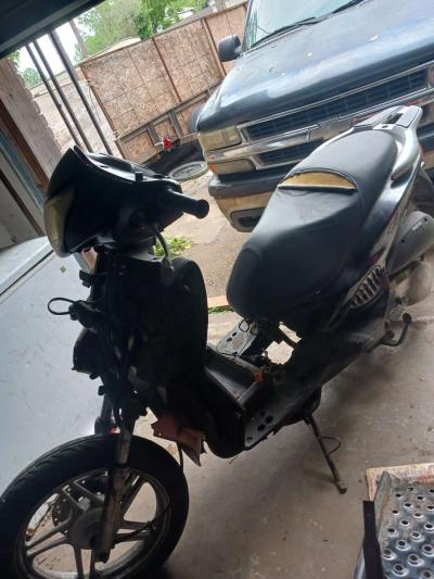 Im selling my moped runs fine - Thumbnail 3