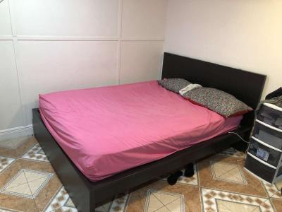 Queen bed - Thumbnail 3