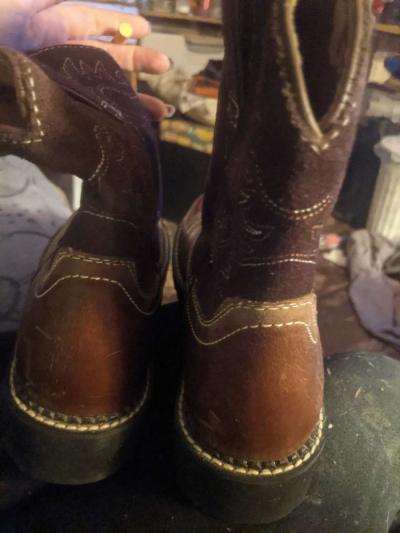Womans like new Ariat boots - Thumbnail 4