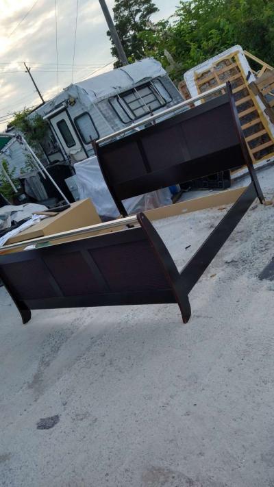 King size bed - Thumbnail 4