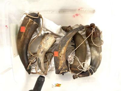 antique 1840s flasks  and powder horns - Thumbnail 2