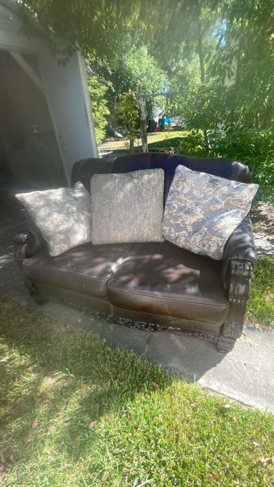 leather couch - Thumbnail 3