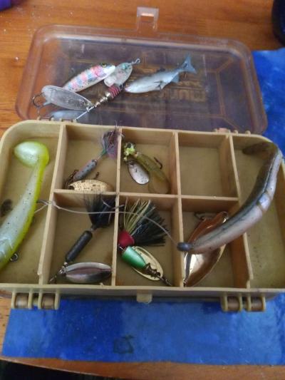 15 Fishing Lures and mini magnum pokcet lure holder - Thumbnail 5