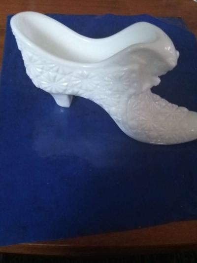 Fenton Milk Glass Shoe - Thumbnail 6