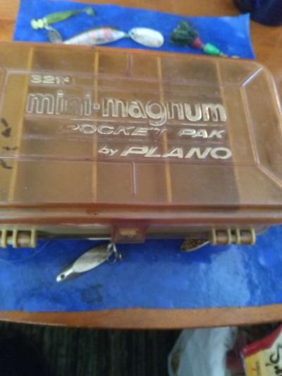 15 Fishing Lures and mini magnum pokcet lure holder - Thumbnail 2