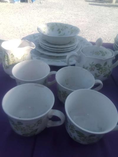 Norfolk China set - Thumbnail 2