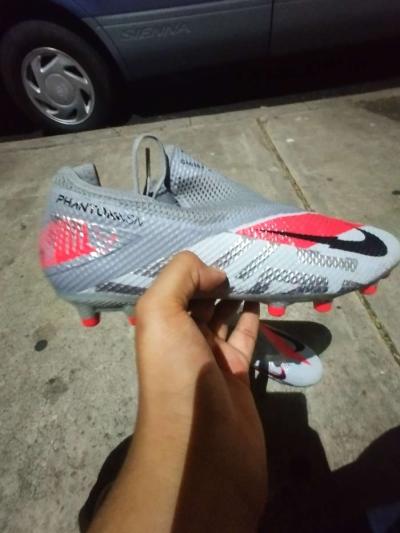 Nike Hypervenom Phantom Soccer Shoes with Shin Guards - Thumbnail 2