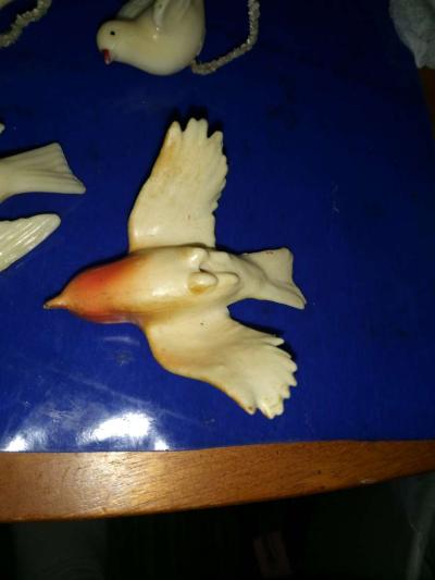 3 white and 1 airbrushed Lucite Birds - Thumbnail 3