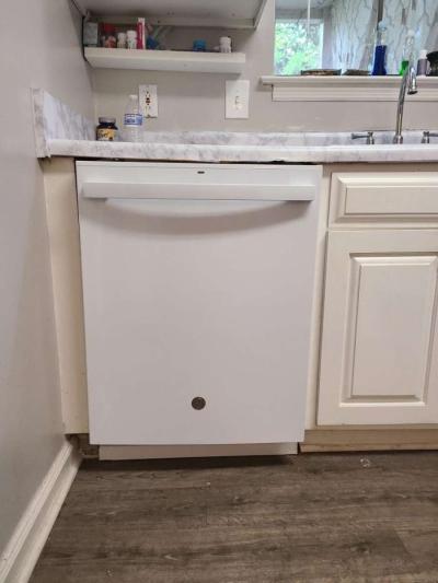 GE DishwasherUltra Quiet  1yr old - Thumbnail 2