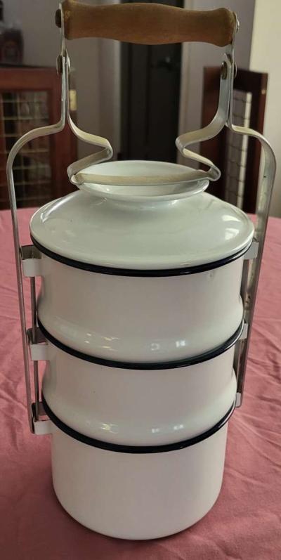 Retro 3 Tiered Enamalware Lunch Carrier - San Diego, California