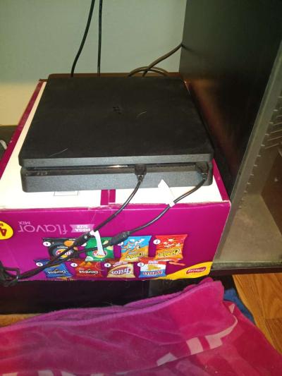 ps4 1tb three controllers five games gaming headphones - Thumbnail 1