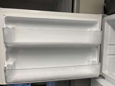 GE Refrigerator  1yr old Like New Condition  21cf - Thumbnail 4