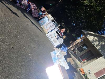 yard sale - Thumbnail 2