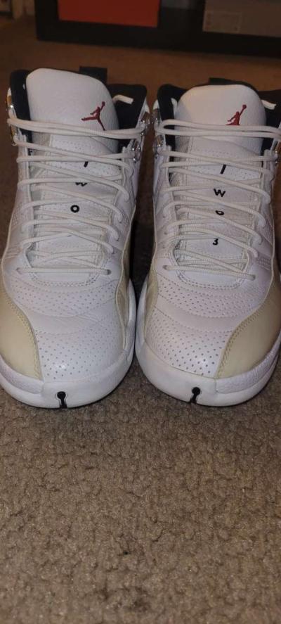 jordands 12s rising sun  used excellent condition - Thumbnail 4