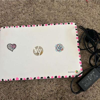 HP white laptop - Thumbnail 2
