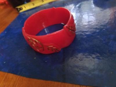 50s Carved red Bangle bracelet - Thumbnail 5