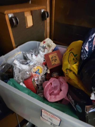 furnite kitchen items computer desk daybed wardrobe cloths - Thumbnail 2