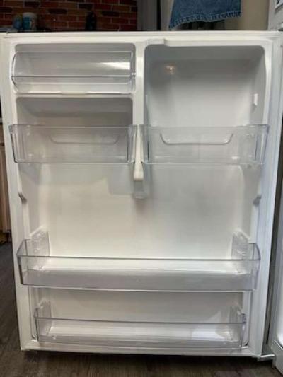 GE Refrigerator  1yr old Like New Condition  21cf
