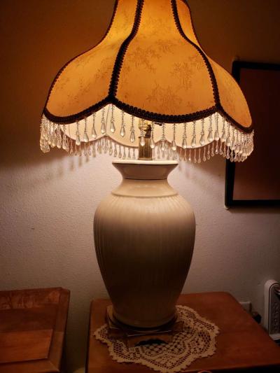 a set of gently used living room lamps - Thumbnail 2