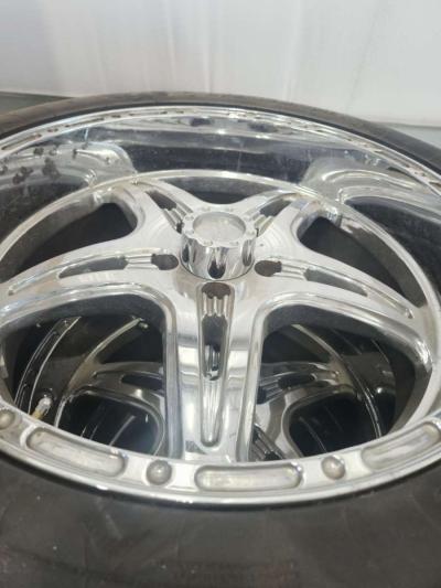 CHROME CHRYSLER 300 WHEELS AND TIRES