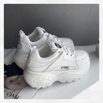 Sneakers - Thumbnail 4