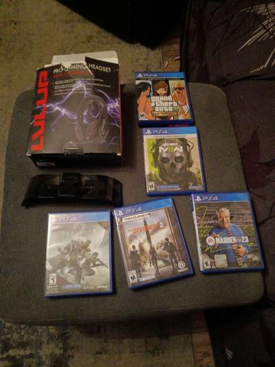 ps4 1tb three controllers five games gaming headphones - Thumbnail 2