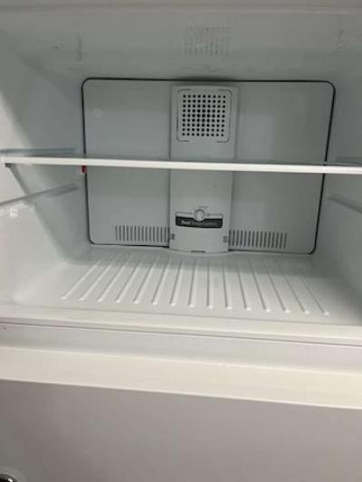 GE Refrigerator  1yr old Like New Condition  21cf - Thumbnail 5
