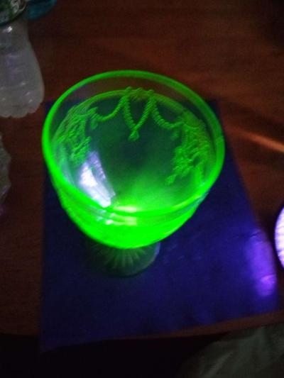 Uranium Glass CAMEO BALLERINA water or wine - Thumbnail 3
