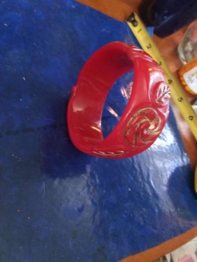 50s Carved red Bangle bracelet - Thumbnail 3