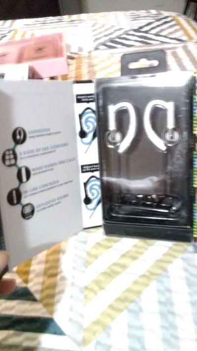 4 sets of head phones - Thumbnail 4