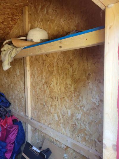 8ft x12ft 1 yr old shed Excellent Condition - Thumbnail 3