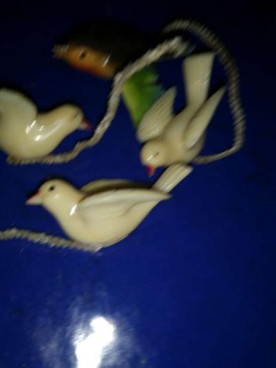 3 white and 1 airbrushed Lucite Birds - Thumbnail 6