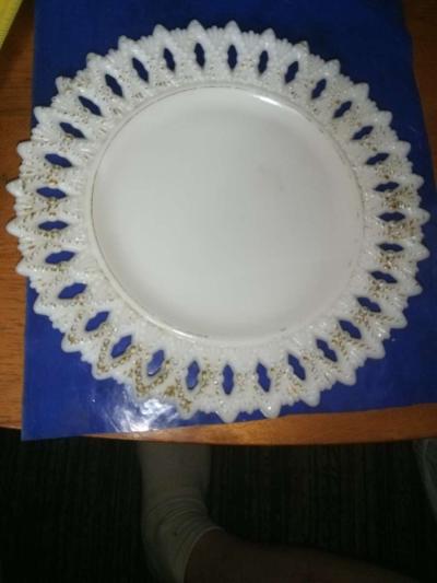 Kemple Sheaf of wheat milk glass plate