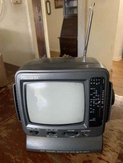 Memorex Vintage Mini TV - Thumbnail 3